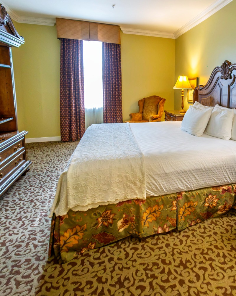 Guest Rooms-2-king room vertical The Blennerhassett, a Giovanni Hotel and Spa. Photo: Karl Gabb for Taylor Hospitality.