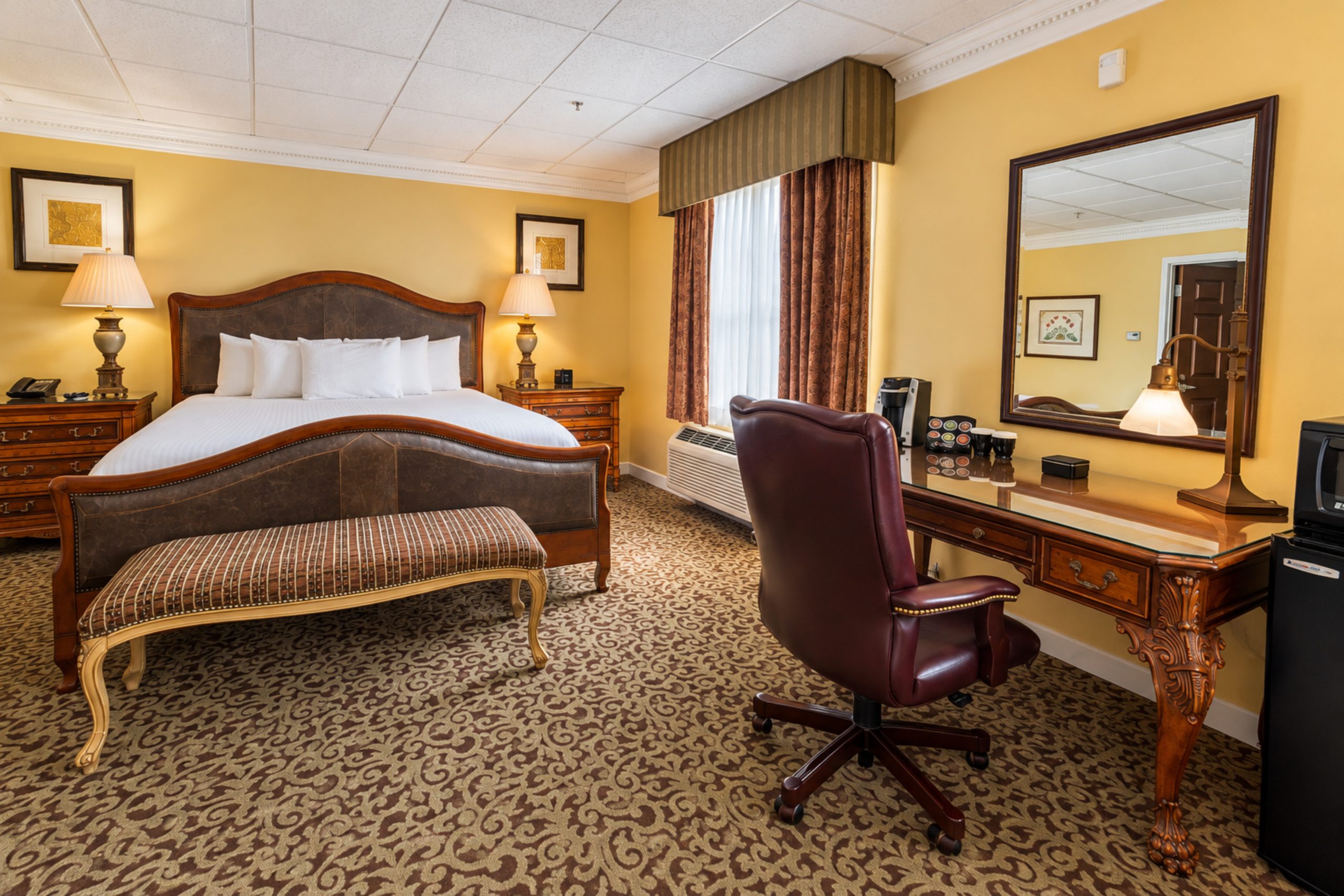 Blennerhassett WYNDHAM Pictures 2-22-king junior suite 1 Traditional Room at The Blennerhassett, a Giovanni Hotel and Spa. Photo: Karl Gabb for Taylor Hospitality