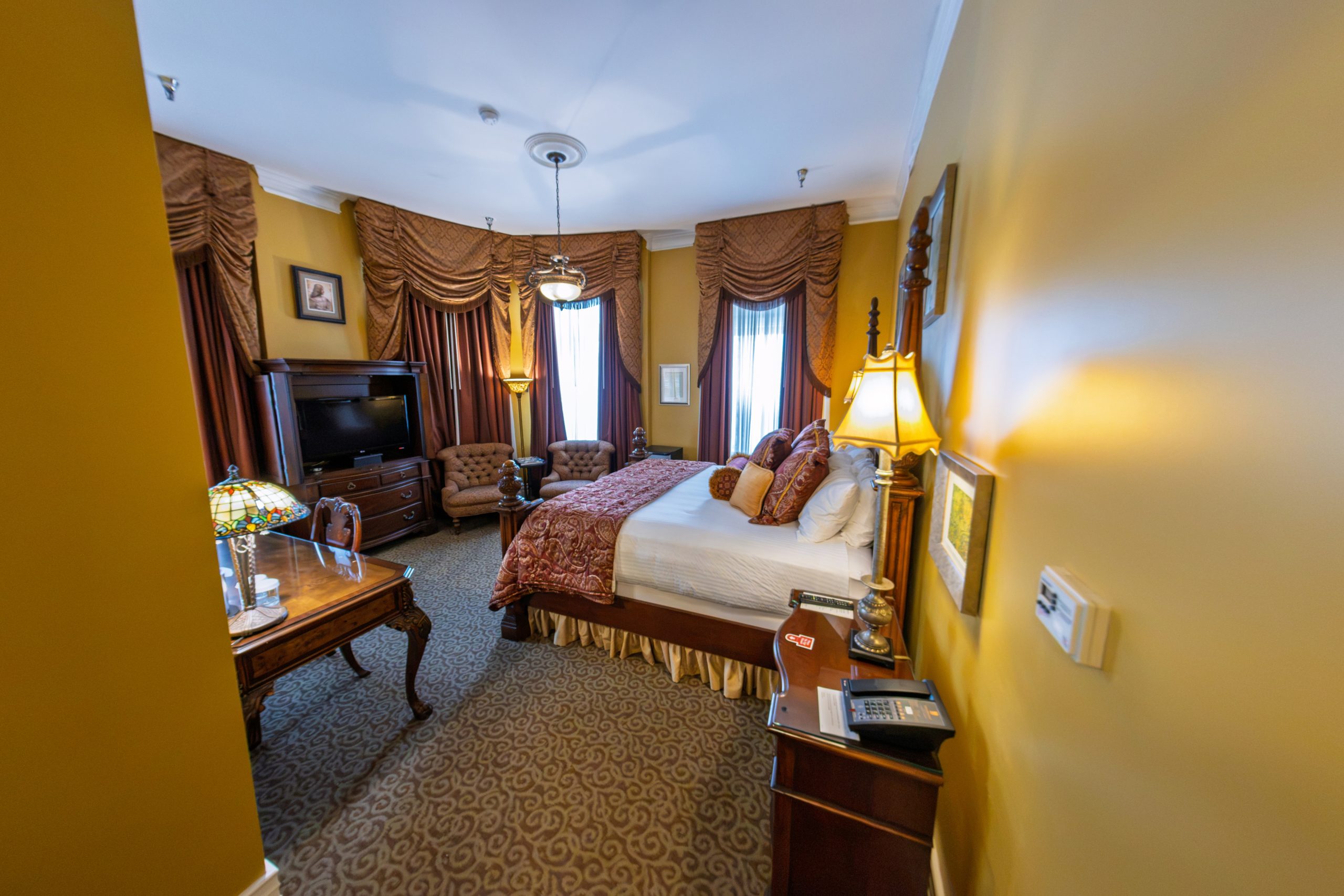 Blennerhassett WYNDHAM Pictures 2-39-william morris suite1 Historic Suites at The Blennerhassett, a Giovanni Hotel and Spa. Photo: Karl Gabb for Taylor Hospitality