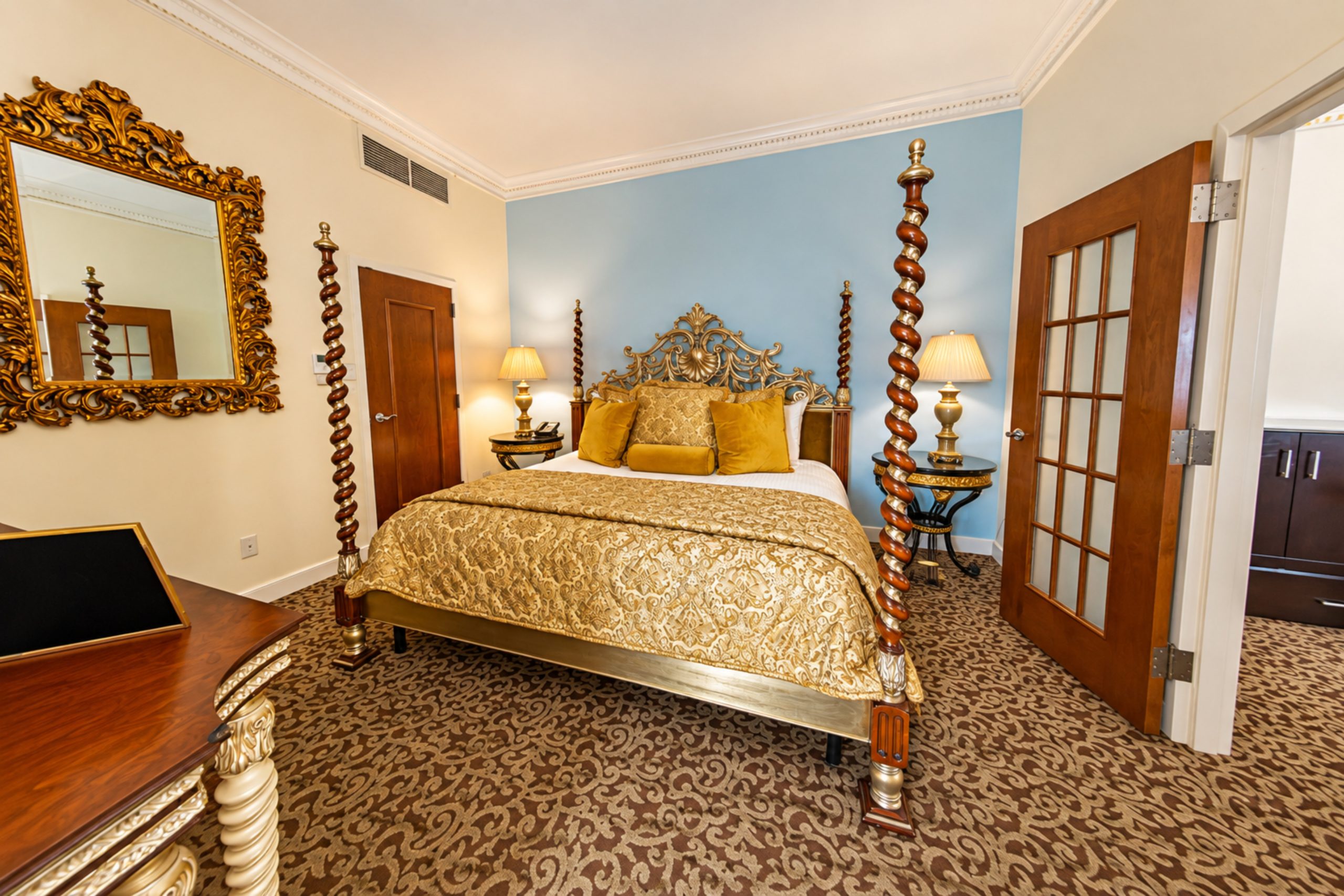 Blennerhassett WYNDHAM Pictures 2-48-margaret family suite1 Historic Suites at The Blennerhassett, a Giovanni Hotel and Spa. Photo: Karl Gabb for Taylor Hospitality